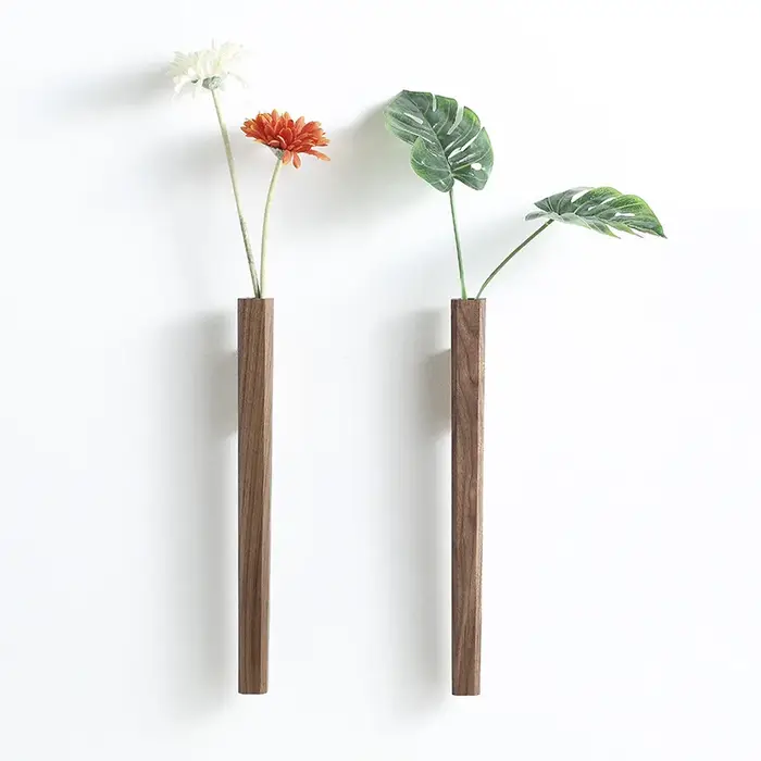 Vase à fleurs suspendu en bois massif