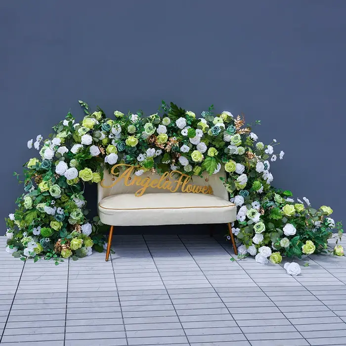 Champagne blanc verdure feuilles canapé coureur Arrangement Floral décor mariage toile de fond KT conseil événement scène sol fleurs A8704
