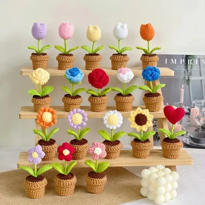 Mini fleurs en pot tissées à la main, roses de bureau, plantes ornementales en pot, fil de laine, produit fini, décoration de la maison