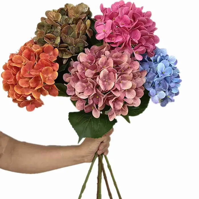 Une grande branche de fleur d'hortensia artificielle