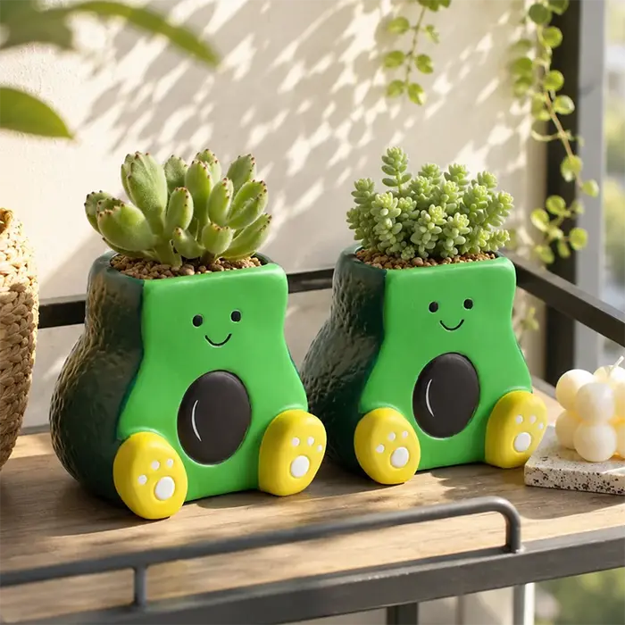 Mini pot de fleurs en résine en forme d'avocat souriant pour plantes succulentes et cactus, décoration de bureau, rebord de fenêtre, balcon, maison, cadeau pour les amoureux des plantes