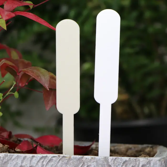 Nouvelles étiquettes de plantes de jardin