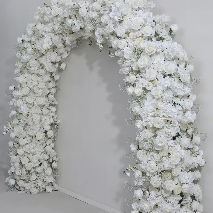 Arc de Rose Fenella blanc surdimensionné de 240CM