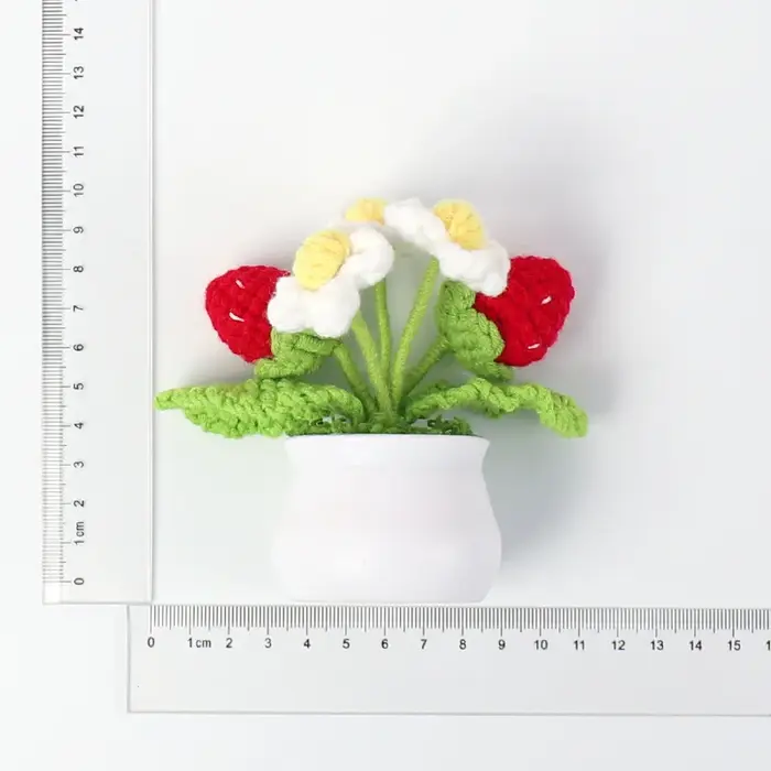 Fleur tricotée en forme de fraise