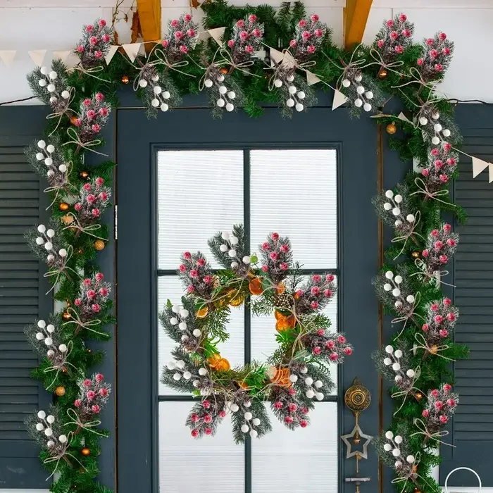 Branches de pin artificielles