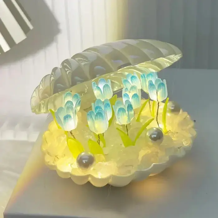 Lampe de nuit tulipe coquillage faite à la main