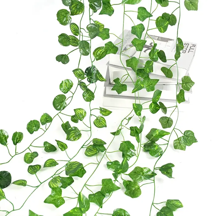 Guirlande de feuilles de lierre vert artificielles de 2.1M