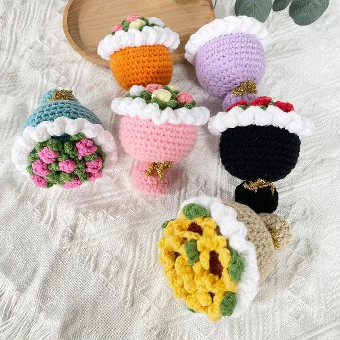 Mini bouquet de fleurs en tricot tissé à la main