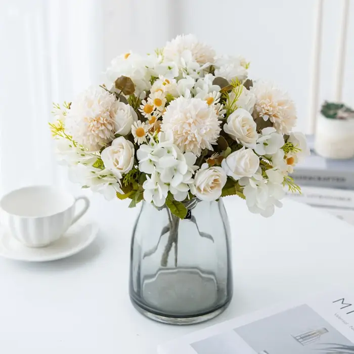 Combinaison de fleurs artificielles de camomille