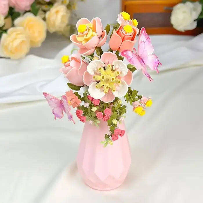 Blocs de construction de bouquets de fleurs avec vase