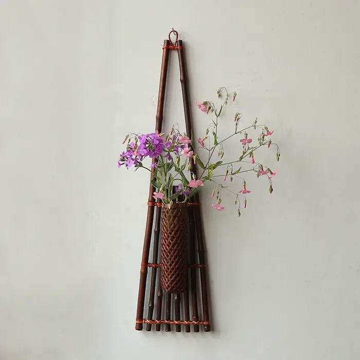 Vase à fleurs mural en bambou violet tissé à la main