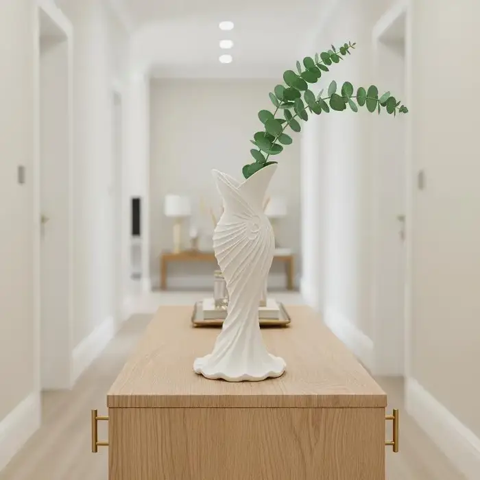 Vase en plastique élégant en forme de robe