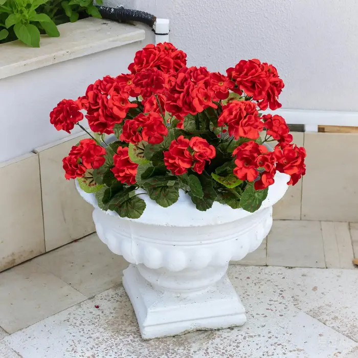 Fleurs artificielles en forme de géranium