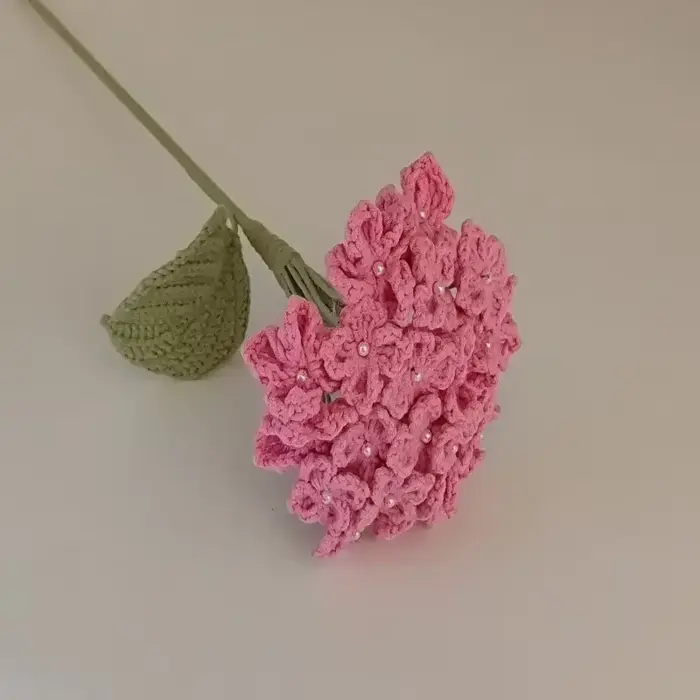 Fleurs en boule brodées à la main de haute qualité