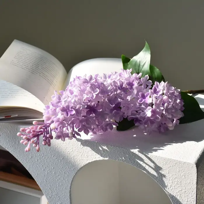 Fleur de lilas artificielle en silicone rose