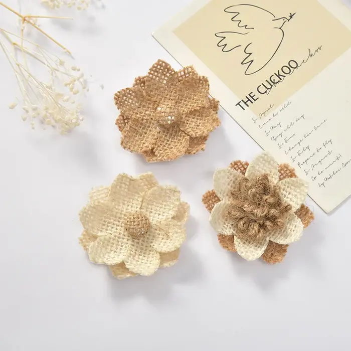 10 pièces de fleurs en toile de jute vintage