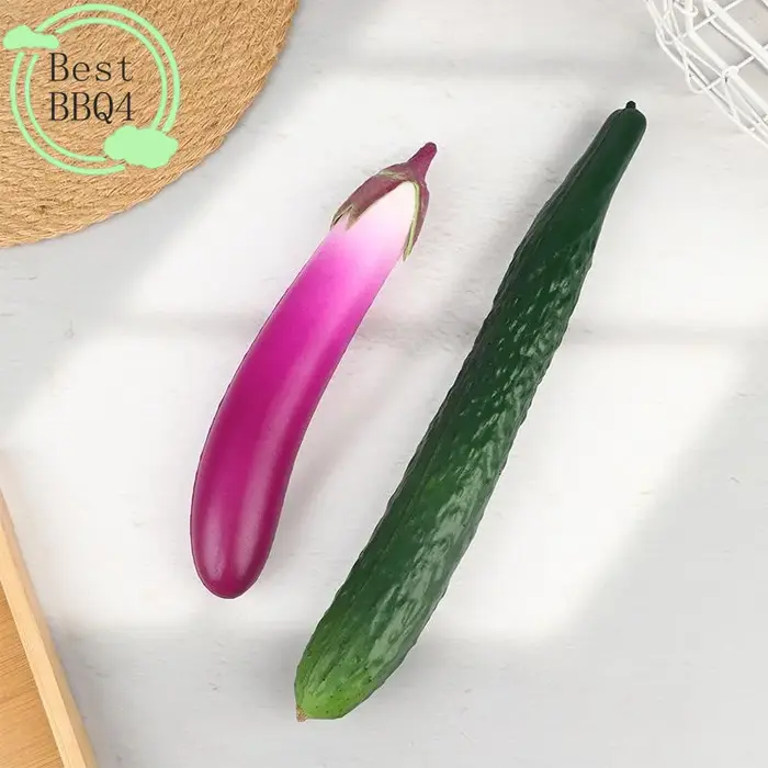 Ornement de légumes artificiels réalistes (BBQ4) – Répliques souples et sûres d'aubergines et de concombres pour la photographie