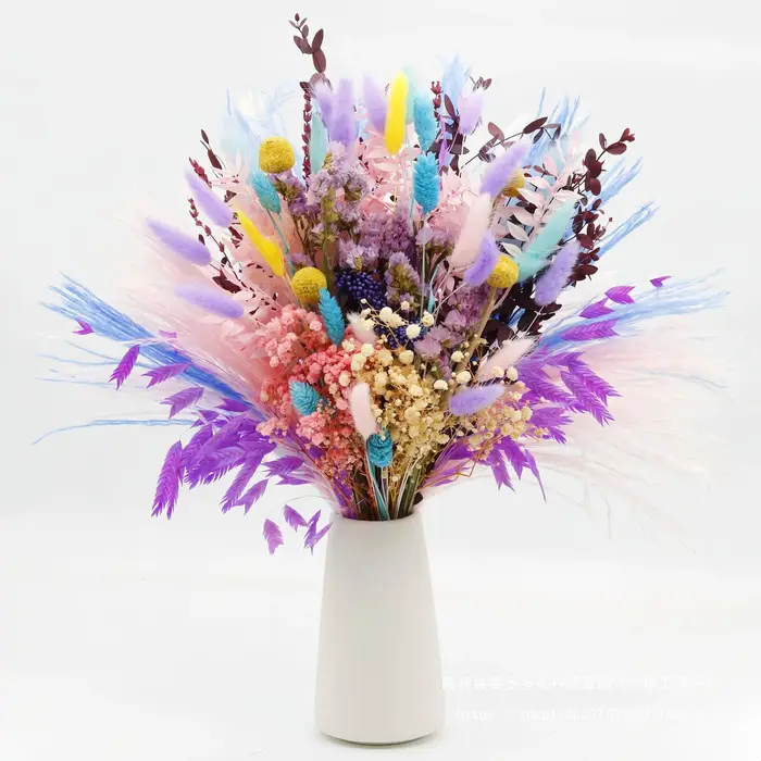 Bouquet de fleurs séchées de pampa colorées à faire soi-même pour mariages