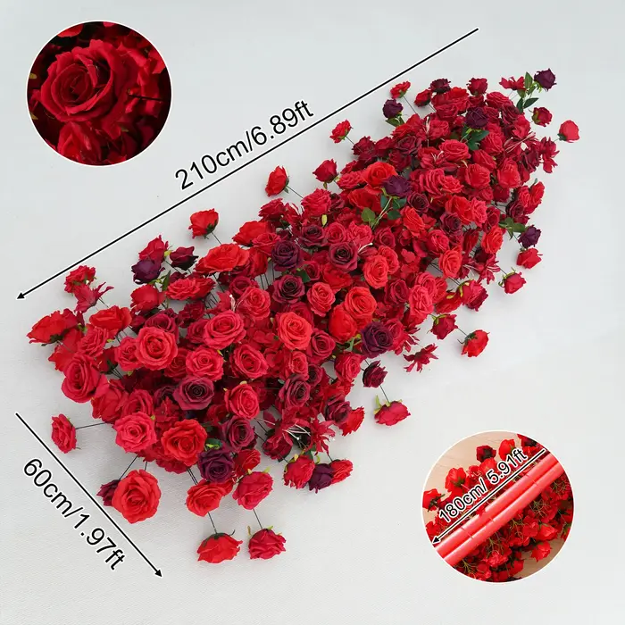 Arrangement de rangées de fleurs de roses rouge bordeaux, décor d'arrière-plan de mariage, cadre en