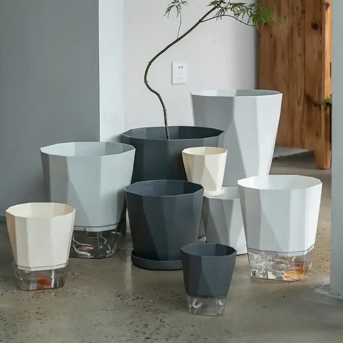 Pot de fleurs auto-arrosant avec réservoir d'eau latéral transparent