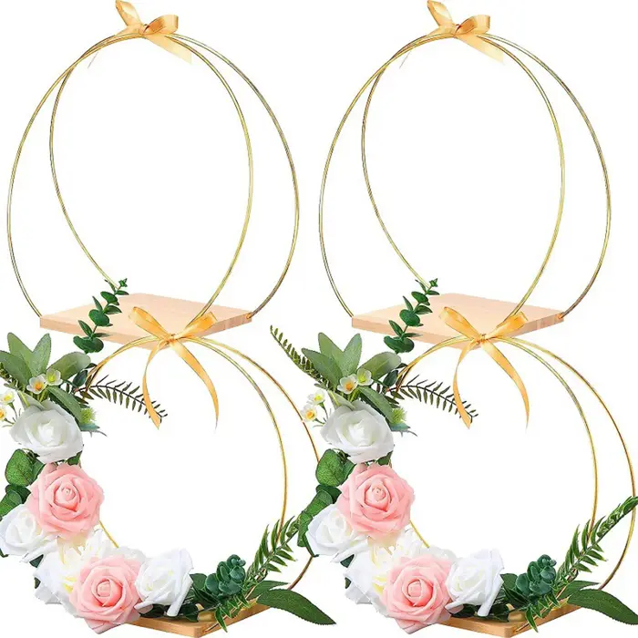 Pièce maîtresse de cerceau floral en métal avec support en bois