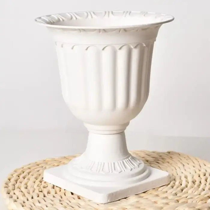 Mini pot de fleurs en plastique