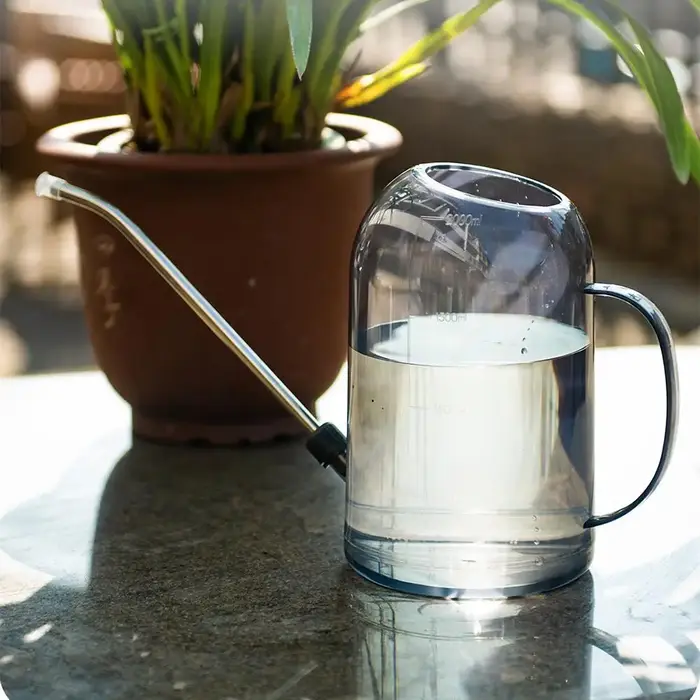 Arrosoir à long bec de 1L avec ensemble de pelle de jardinage, pot de pulvérisation pour l'irrigation des plantes d'intérieur et d'extérieur, des fleurs ﻿