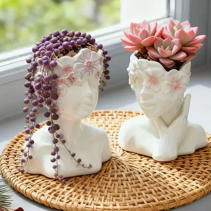 Pot de fleurs en résine en forme de jeune fille