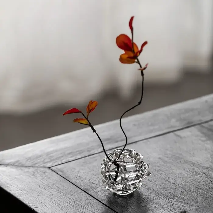 Vase en verre transparent