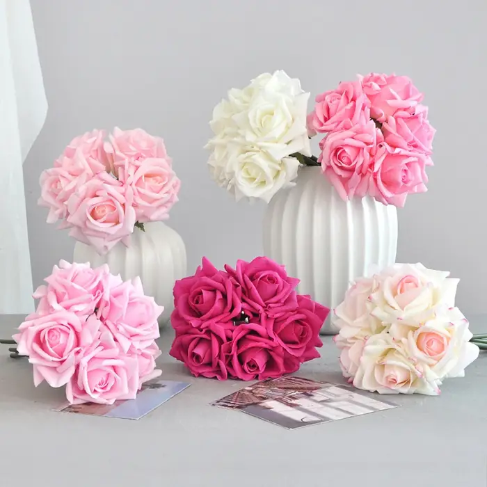 Bouquet de 5 roses bouclées avec sensation d'humidité artificielle
