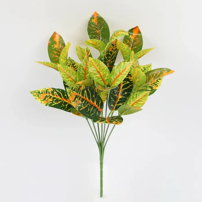 Plusieurs plantes vertes simulées