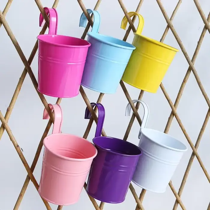 Pot de fleur suspendu en fer