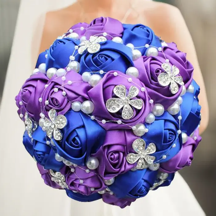 Bouquet de fleurs violettes pour mariage