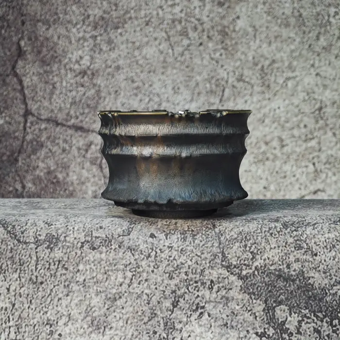 Pot en céramique artisanal Gild Caudex