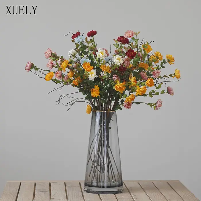Fleurs de marguerite de soie de chrysanthème rétro