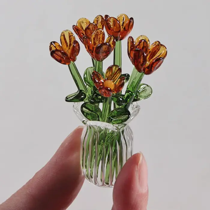 Bouquet de fleurs en verre avec vase