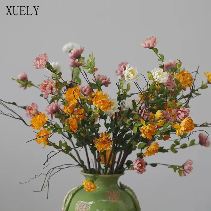 Fleurs de marguerite de soie de chrysanthème rétro