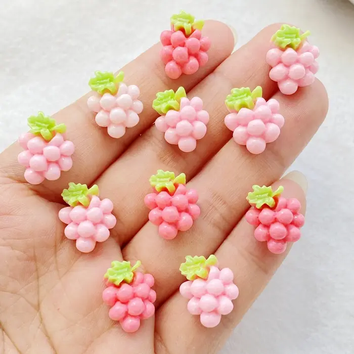 Raisins de fruits mignons en résine vibrante