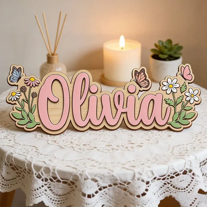 Plaque nominative personnalisée en bois avec marguerites et papillons pour chambre d'enfant, thème floral unique et charmant, cadeau à suspendre à la porte