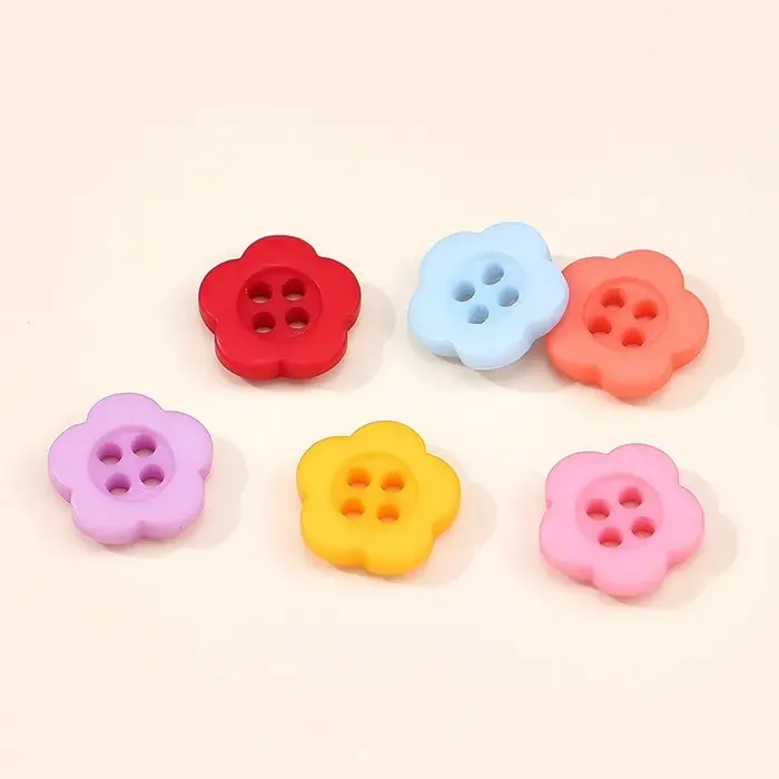 20 pièces/sac créatif fleur de prunier en forme de quatre yeux bouton coloré bricolage couleur bonbon Mini