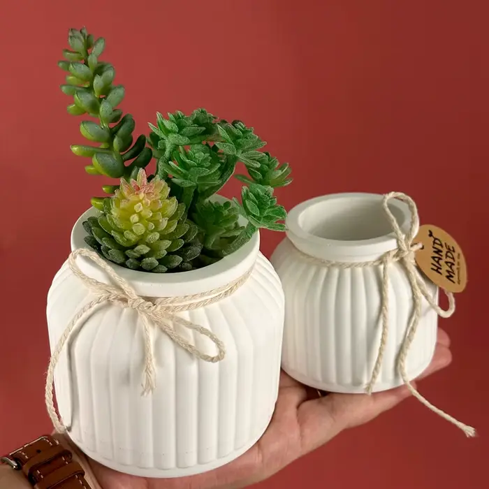 Pot de fleurs en béton