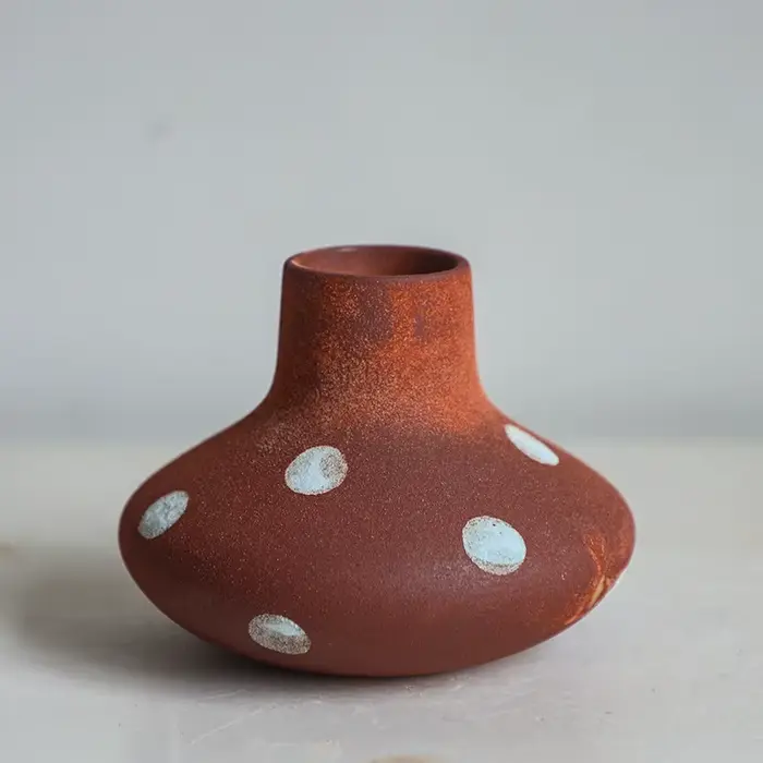 Vase en céramique à carreaux
