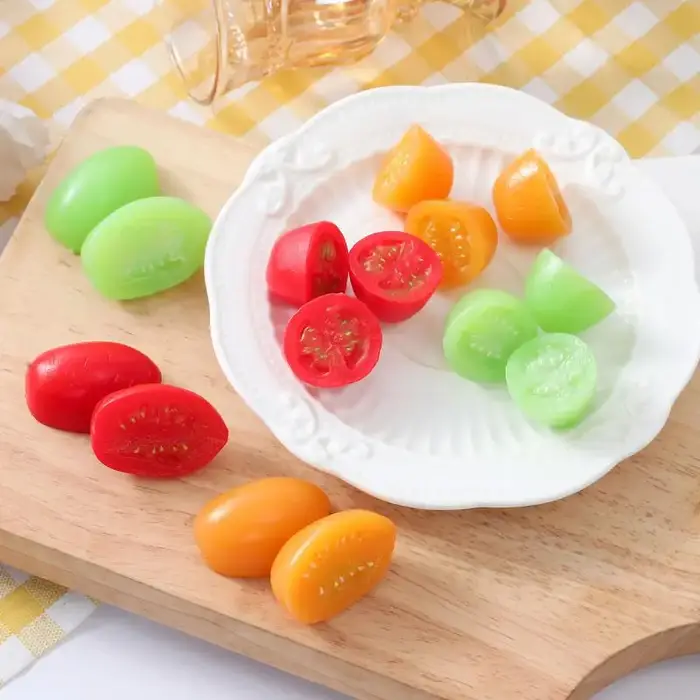 Tomates cerises artificielles en PVC