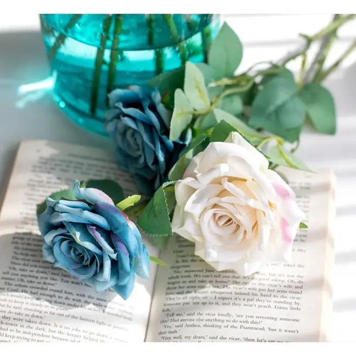 Roses artificielles en soie simples de style nordique