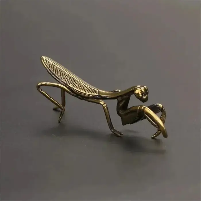 Ornement Miniature mante en cuivre