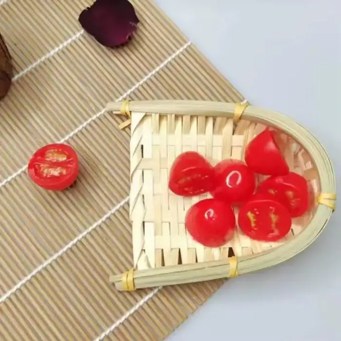 Tomates cerises artificielles en PVC
