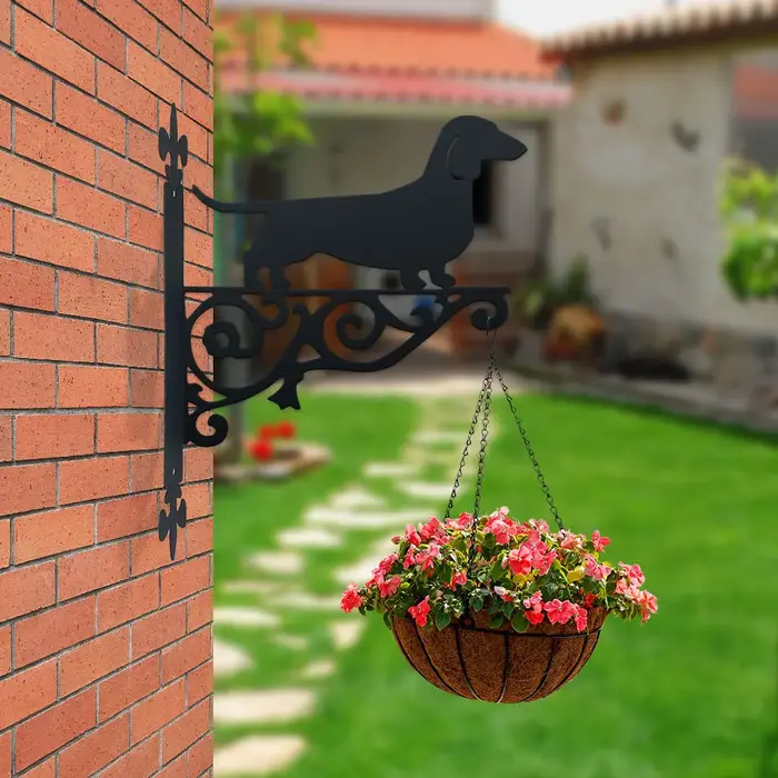 DDPNKL Un support élégant en forme de silhouette de teckel. Suspendez des plantes ou des décorations avec un charme