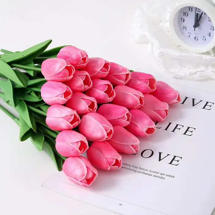 Fleurs de tulipes artificielles réalistes au toucher