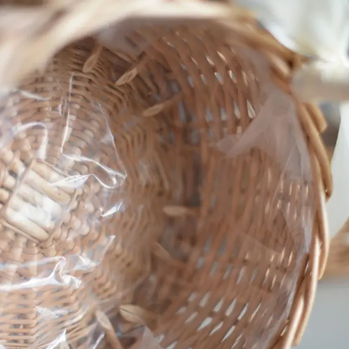 Panier de fleurs tissé