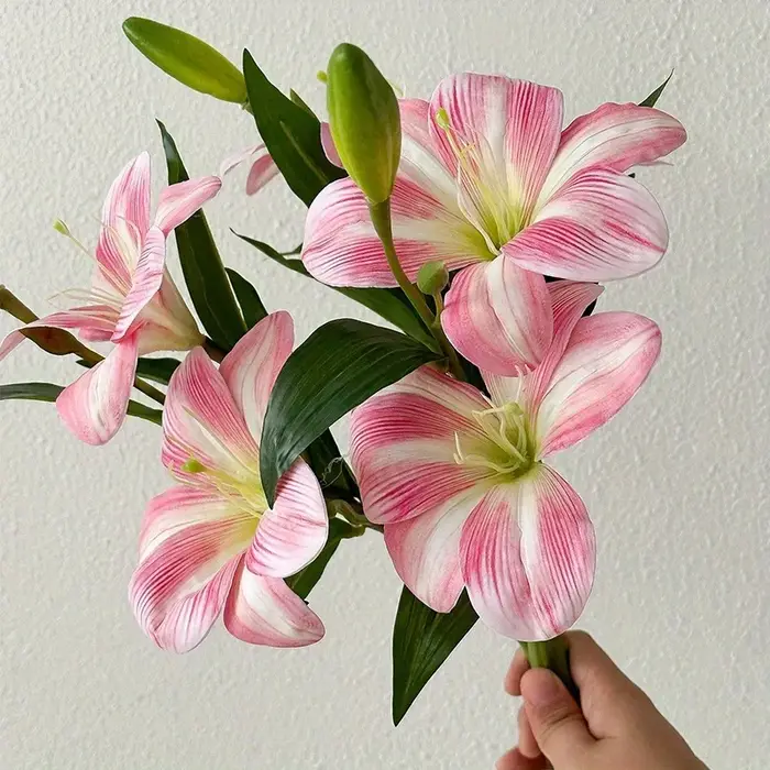 Fleurs artificielles de lys